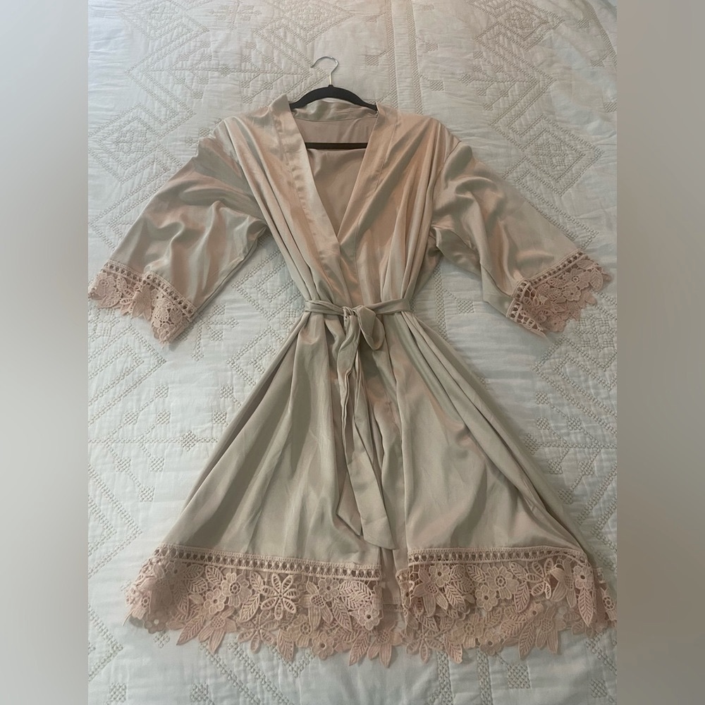 *New* Champagne Silky Robe (Bridal/Bridesmaid/Lingerie)